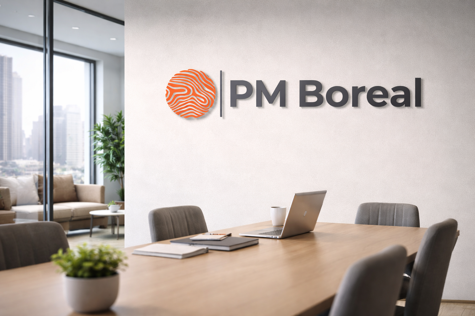 Intérieur d'un bureau moderne avec un logo 'PM Boreal' sur le mur, table en bois et ordinateur portable sur la table.